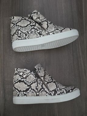ShuShop Snake-Print Pika High-Top Sneakers in White and Black